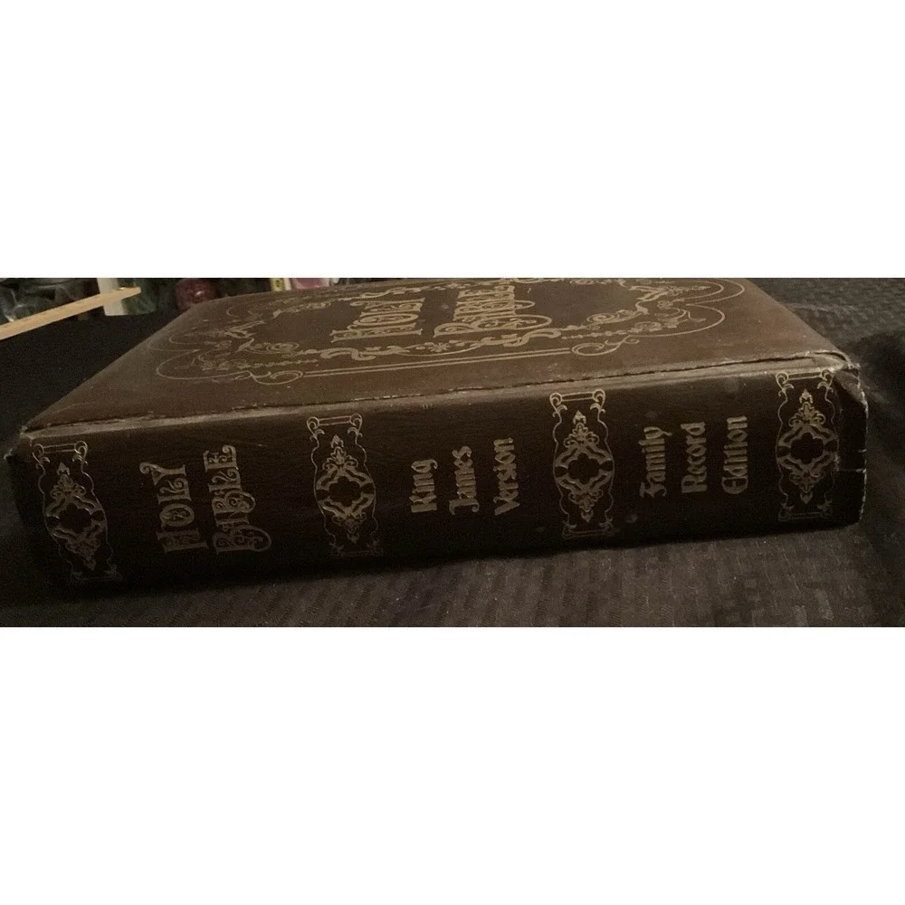Vintage Holy Bible Family Record Edition, Red Letter,‎ King James Version